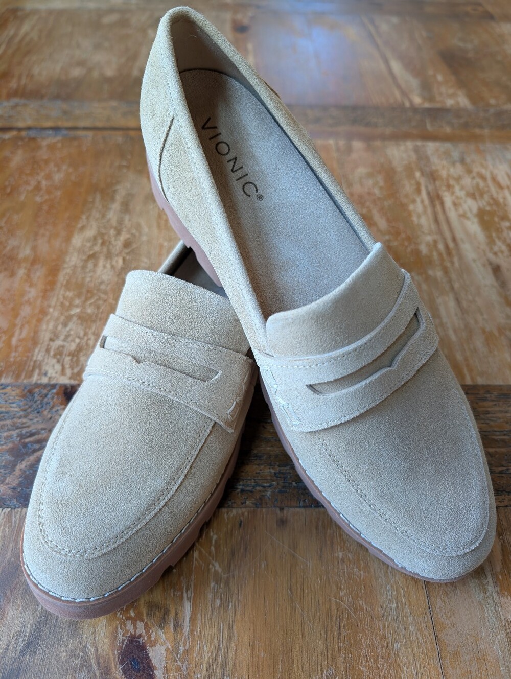 Vionic Cheryl ll Light Weight Arch Support Beige Suede Loafers Size 9